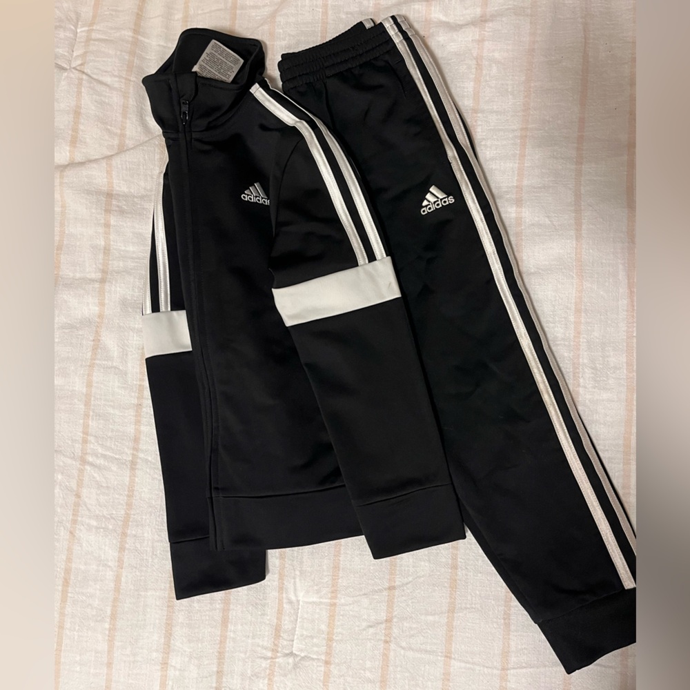 Adidas track suit boys size 5